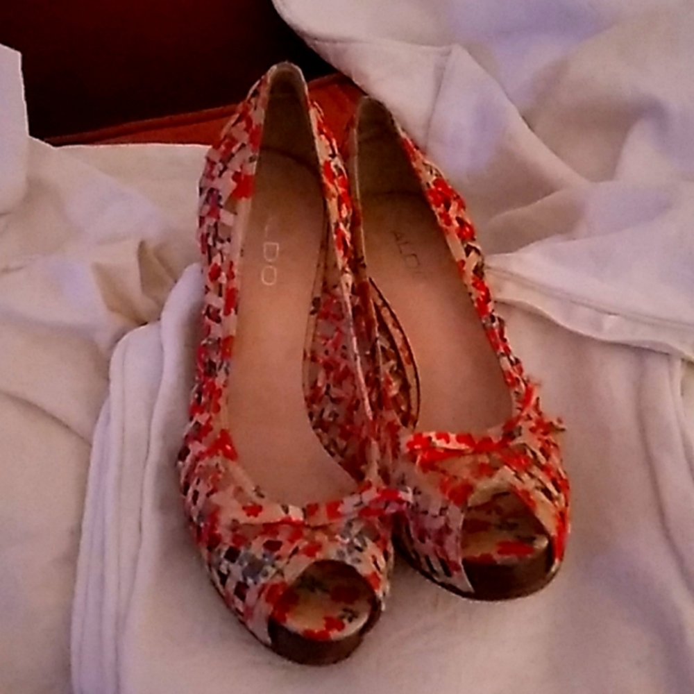 Cute floral pattern heels size 39